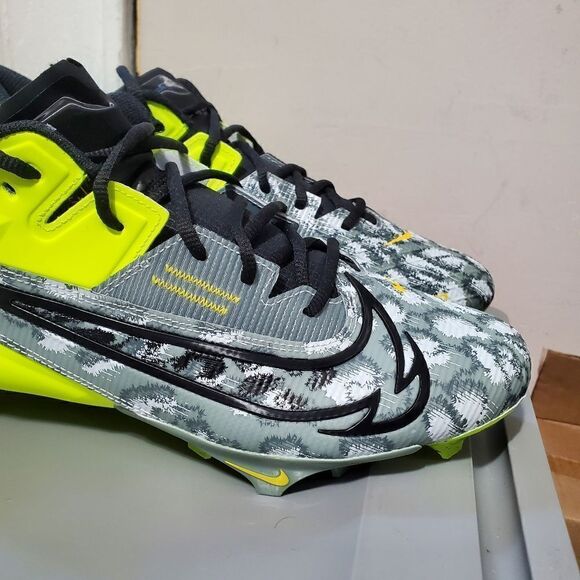 Nike Vapor Edge Elite 360 2 Men Sz 11.5 Volt Black Football Cleats FB3347-703 - Picture 3 of 8